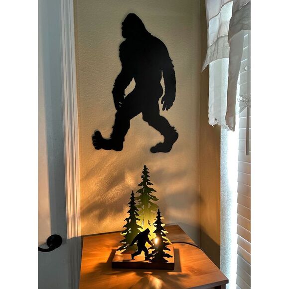 Rustic Metal Bigfoot Forest Stroll Accent Lamp Decorative Sasquatch Home Decor - Picture 4 of 10